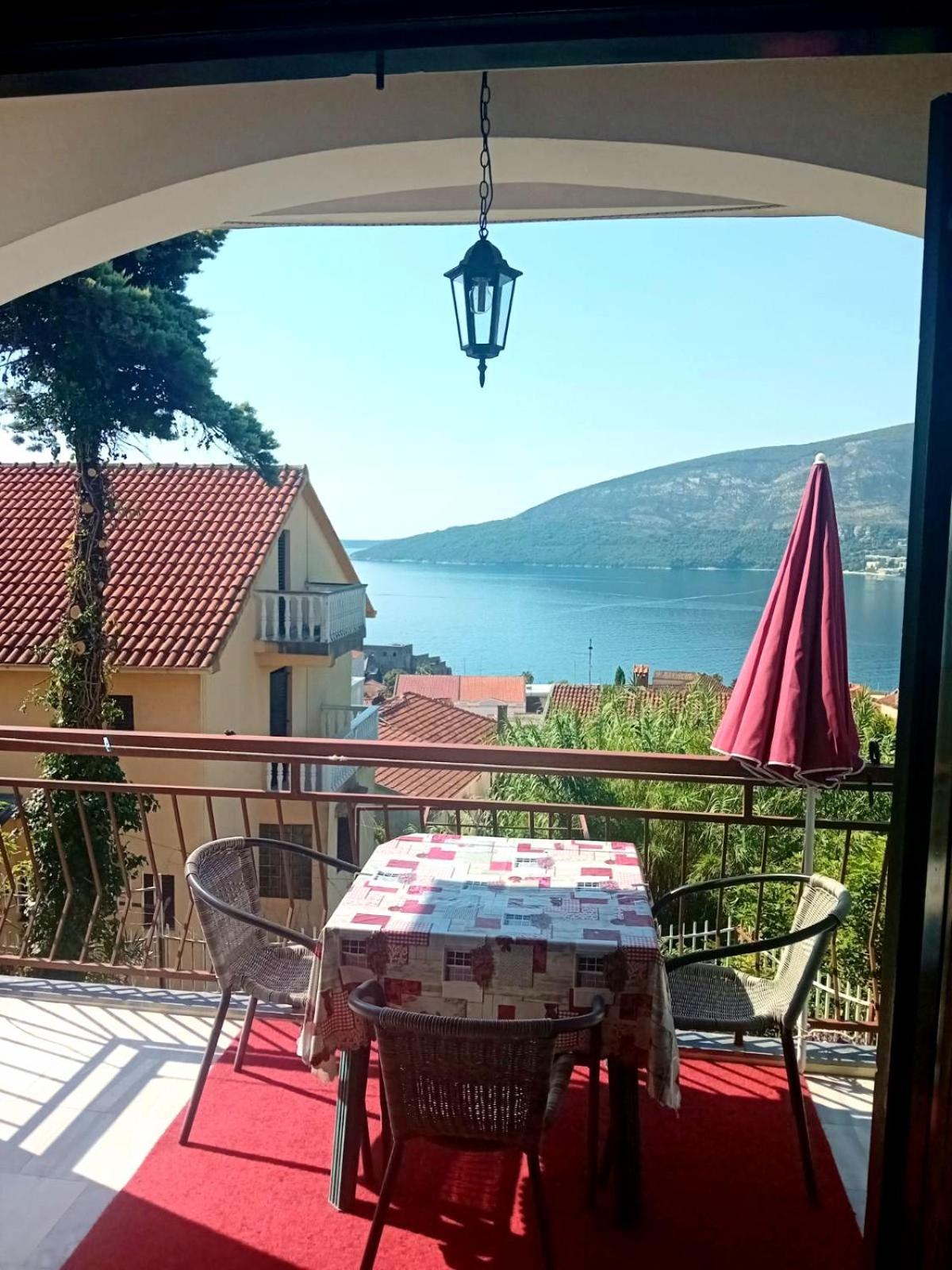 Guest House Cinderella Herceg Novi Eksteriør billede